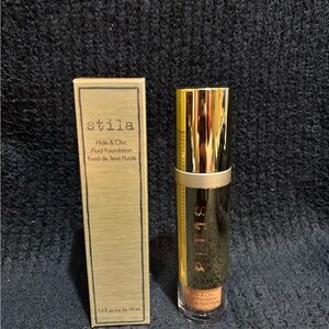 Stila Hide & Chic Fluid Foundation - Gold Packaging